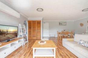 Lovely 2-Bed by Oxenham Park Transport & Shops